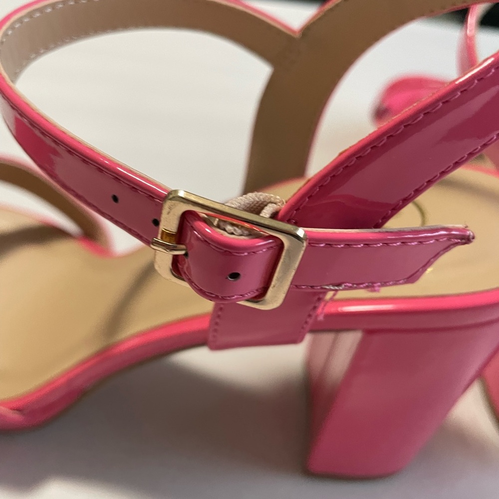 HOT PINK SHOES BLOCK HEELS ANKLE STRAP SIZE 8  PATENT LEATHER TYPE VERY PRETTY - Picture 6 of 11